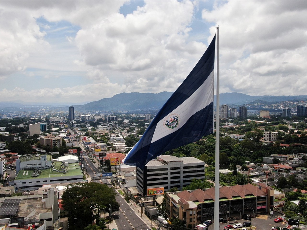 El FMI llega a acuerdo técnico con El Salvador para contribuir a un programa de $3,500 millones