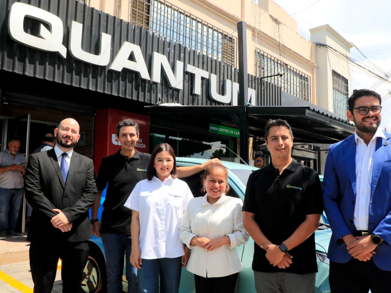 Lanzan proyectos de movilidad eléctrica para salvadoreños
