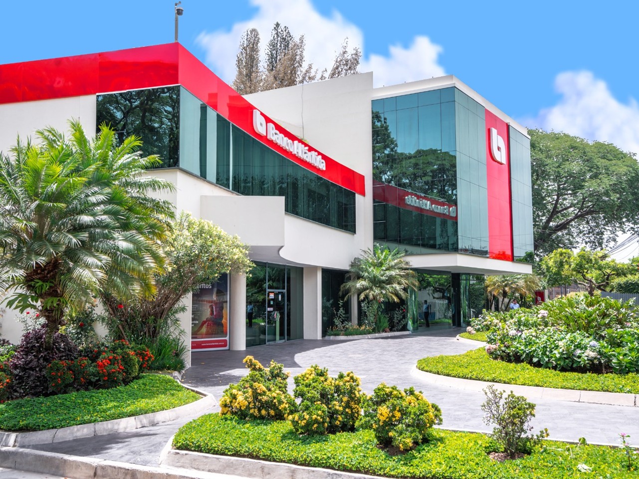 Atlántida se convierte en el primer banco salvadoreño en suscribir una alianza con Tether