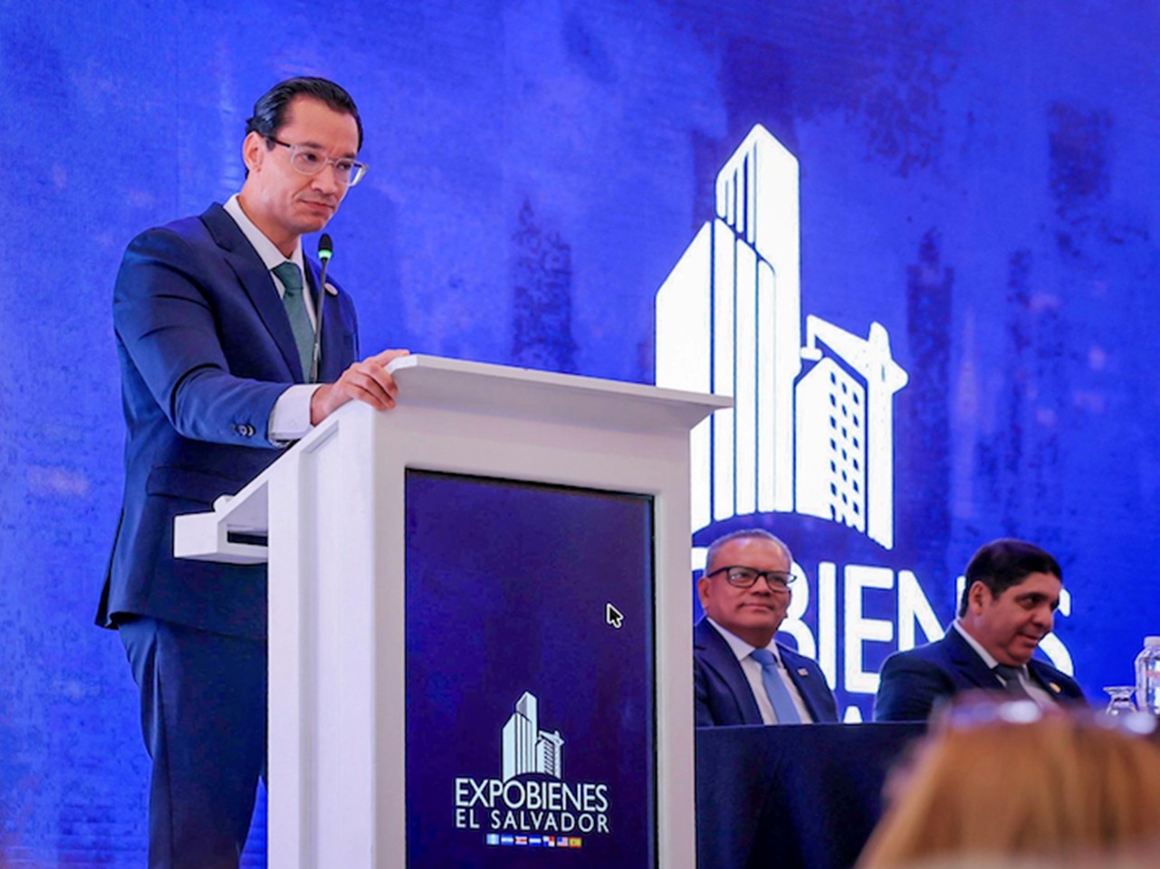 Mercado inmobiliario de El Salvador crece 20% hasta mayo, según el CNR